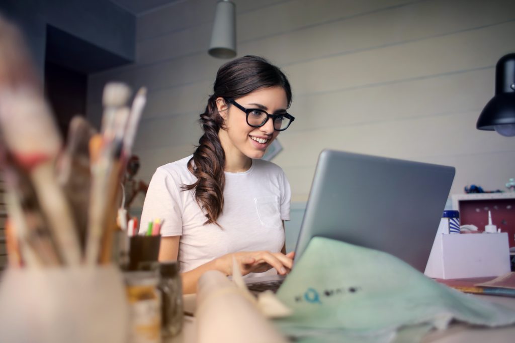 Female neck posture on computer